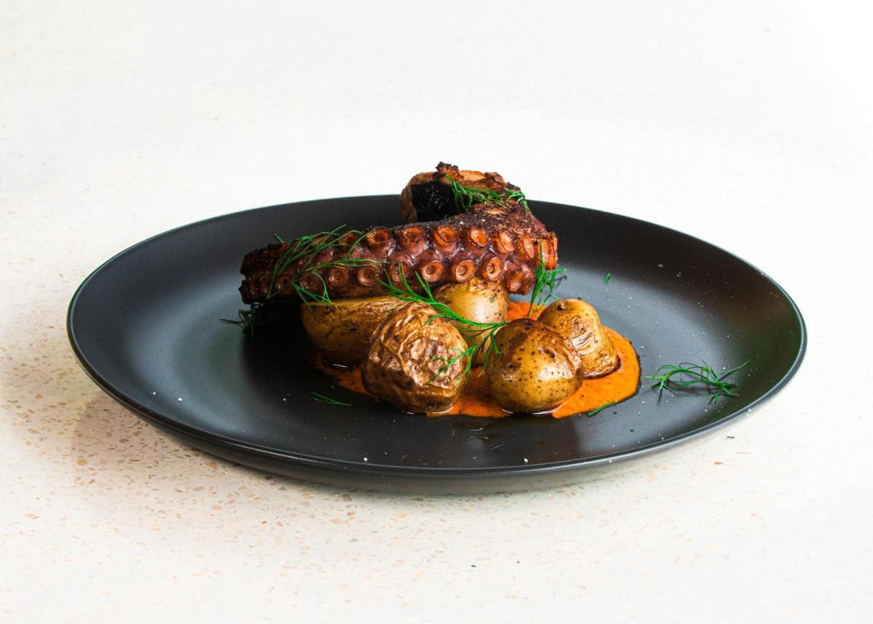 ホテル Neano Escape マンギス エクステリア 写真 Octopus with potatoes