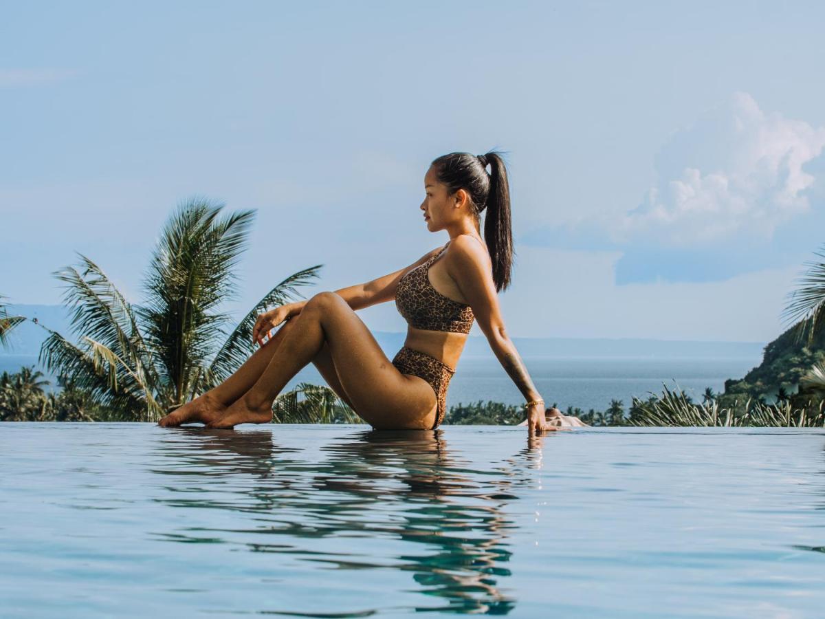 ホテル Neano Escape マンギス エクステリア 写真 A woman wearing a bikini